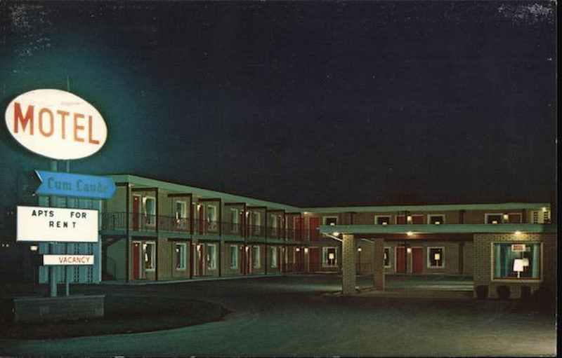 Village Inn Motel (Cum Laude Motel) - Vintage Postcard (newer photo)